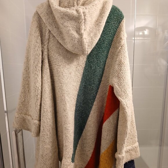 Hudson Bay Shawl Wrap - Picture 4 of 11